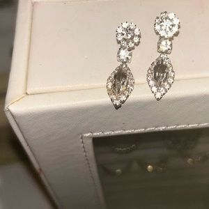Silver elgant earrings